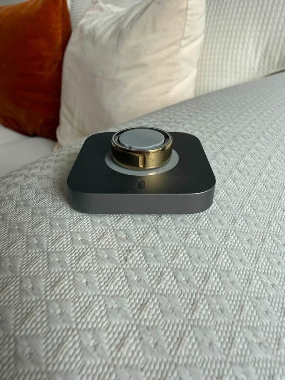Gold Oura gen 4 + Charger